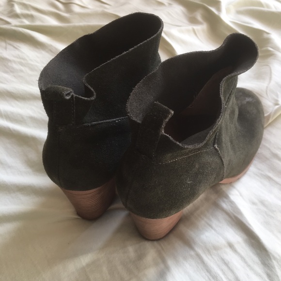 Moss green suede booties (re-posh) - Picture 3 of 6